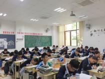 学生上学用手机有什么好处和坏处