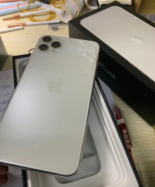 苹果11换后盖玻璃能换不一样的颜色