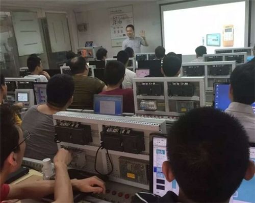 学校里的编程课培训和校外编程培训课学哪一个好