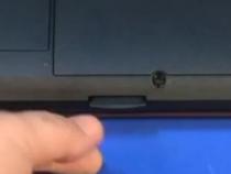 联想Y550的键盘拆卸 步骤