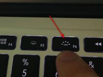 macbook air背光键盘怎么开启和关闭