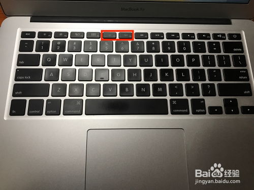 macbookair键盘怎么看是否漏光