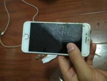 苹果6充电时冒烟怎么回事