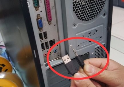 如何在电脑上用两个音响