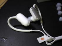 小米蓝牙耳机怎么开机
