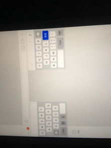 ipad打字键盘怎么变成两半了,求大神!